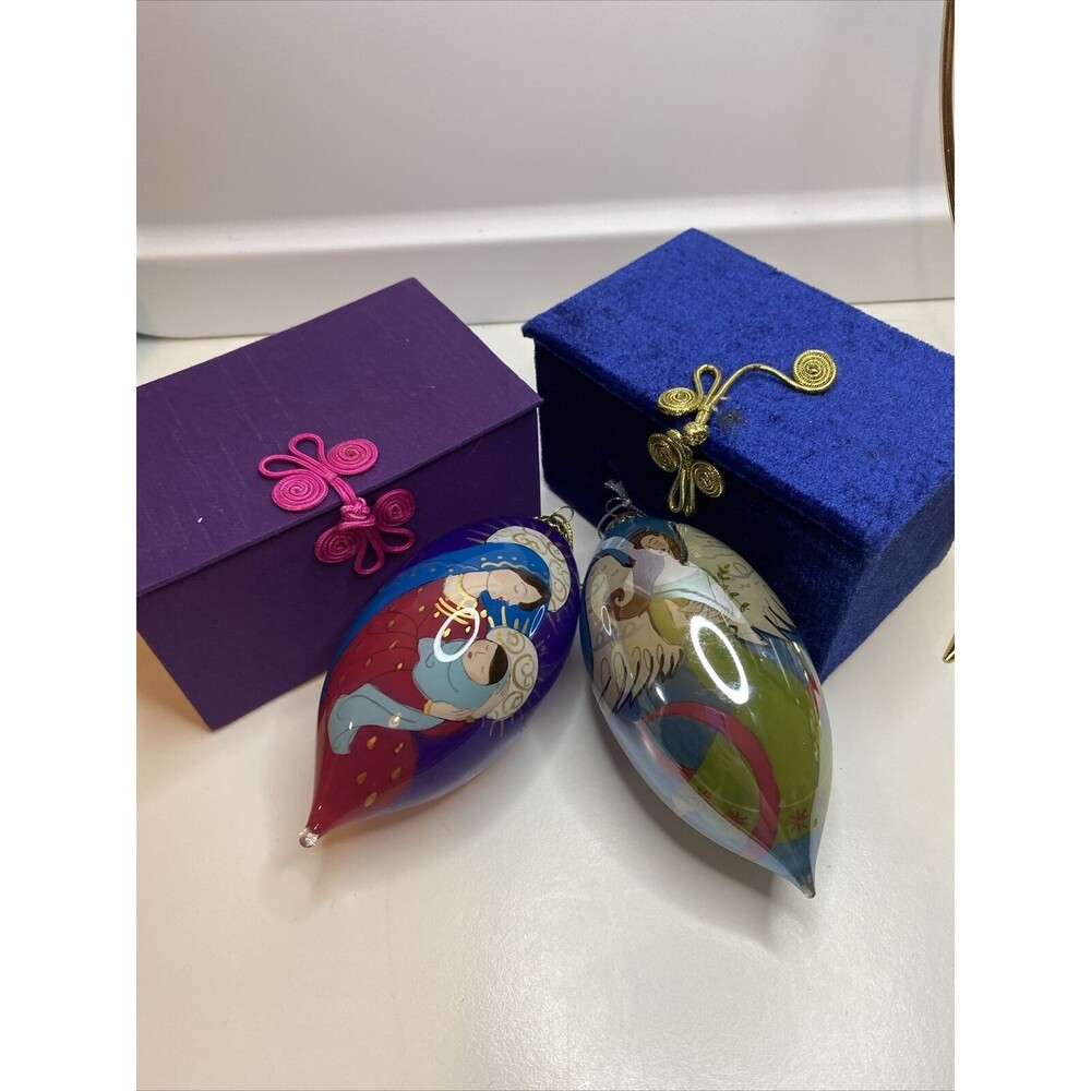 "Li Bien" Hand Painted & Mouth Blown Ornament of Madonna & Child, Angle&pigeon